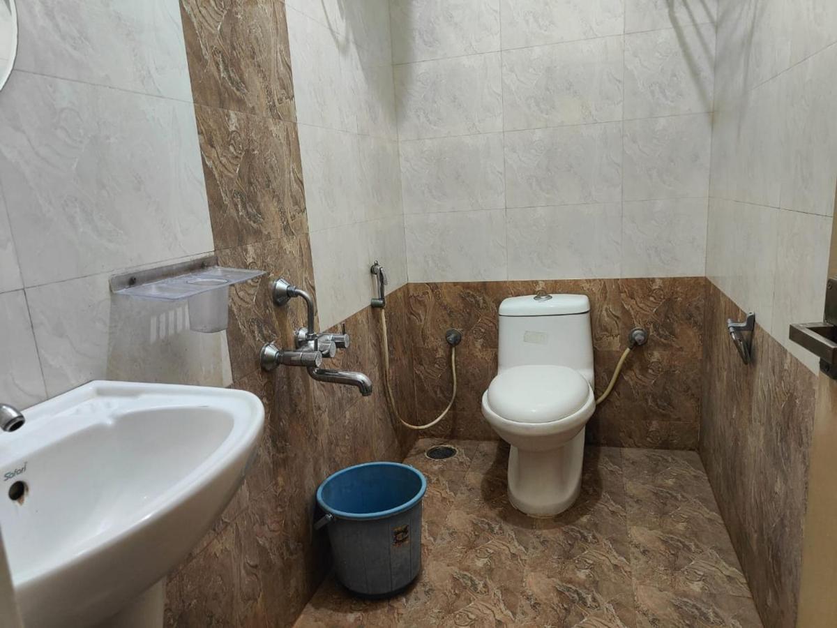 Pristine Inn Manyata Бангалор Екстериор снимка