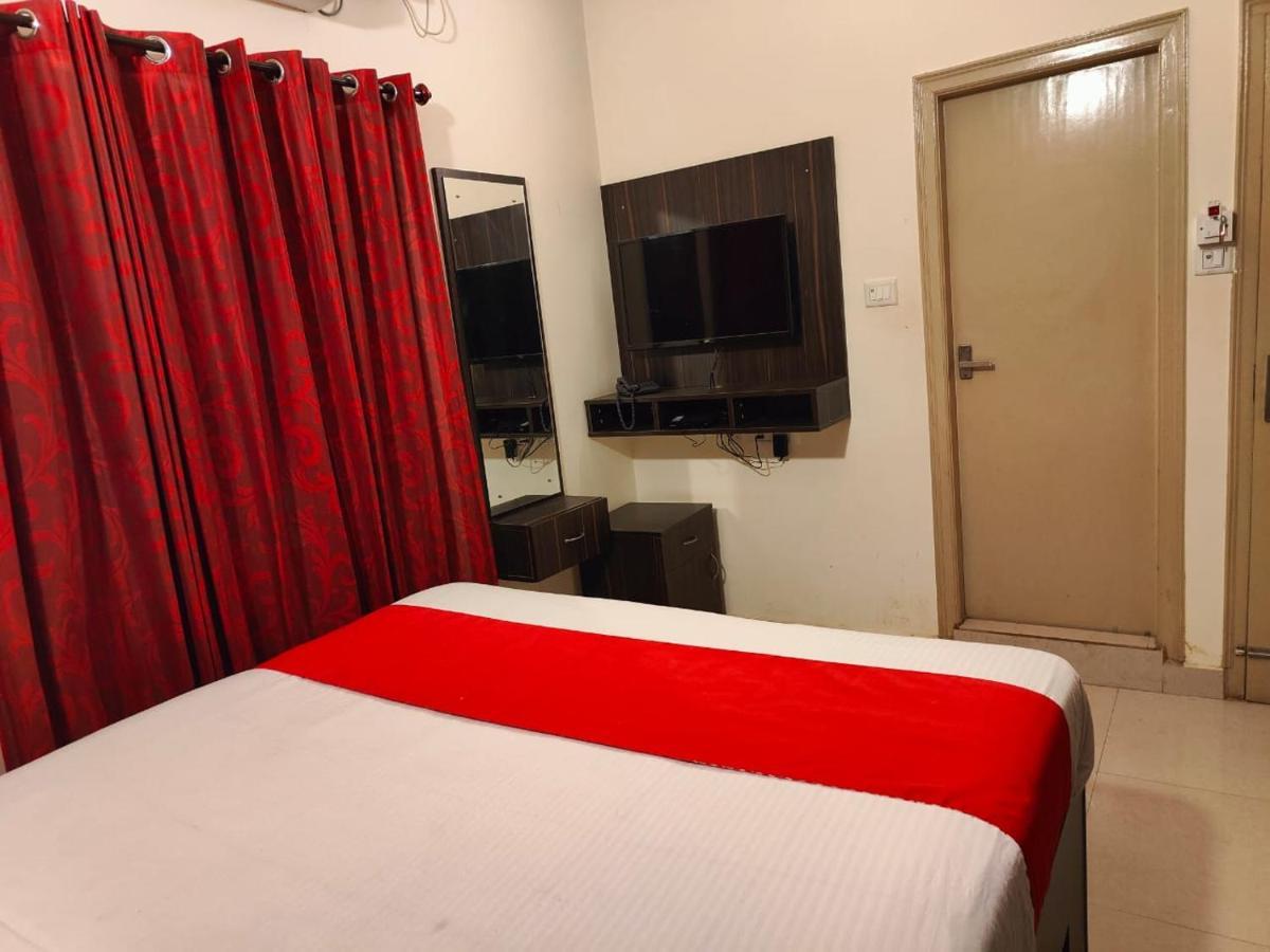 Pristine Inn Manyata Бангалор Екстериор снимка